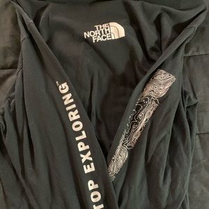 THE NORTH FACE ESSENTIAL BLACK LONG SLEEVE TEE